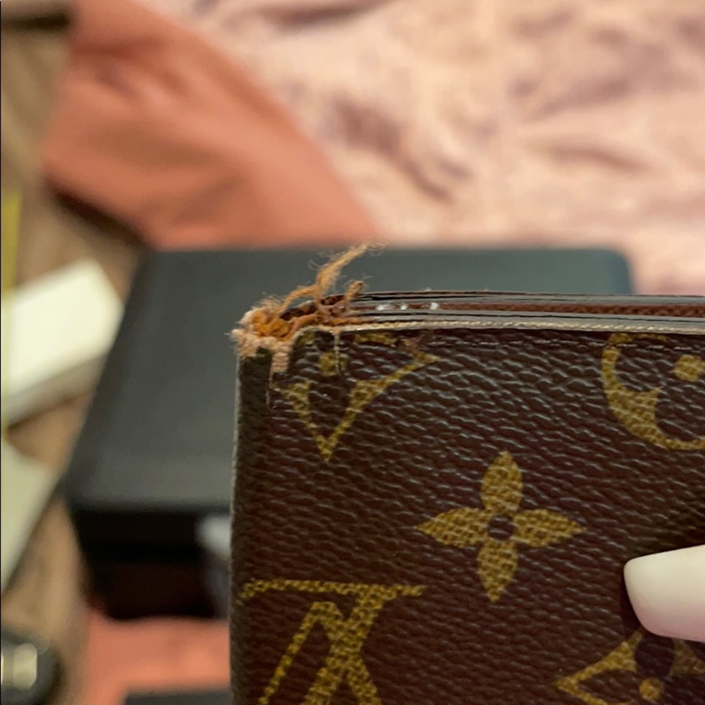 Authentic Louis Vuitton man’s wallet - Picture 3 of 5